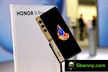 The hardware of the Honor V bag