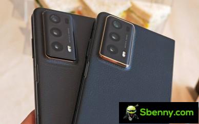 The Magic Vs2 camera (left) is visibly different from the Magic V2 (right)
