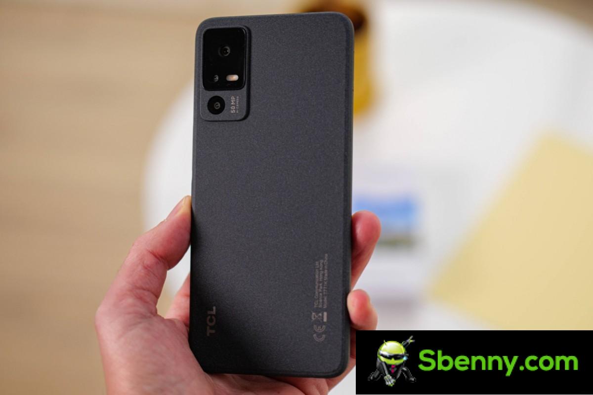 Unboxing of TCL 40 NxtPaper 5G
