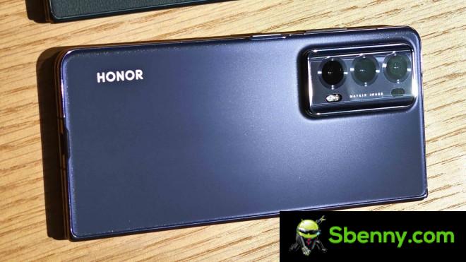 Honor Magic V2