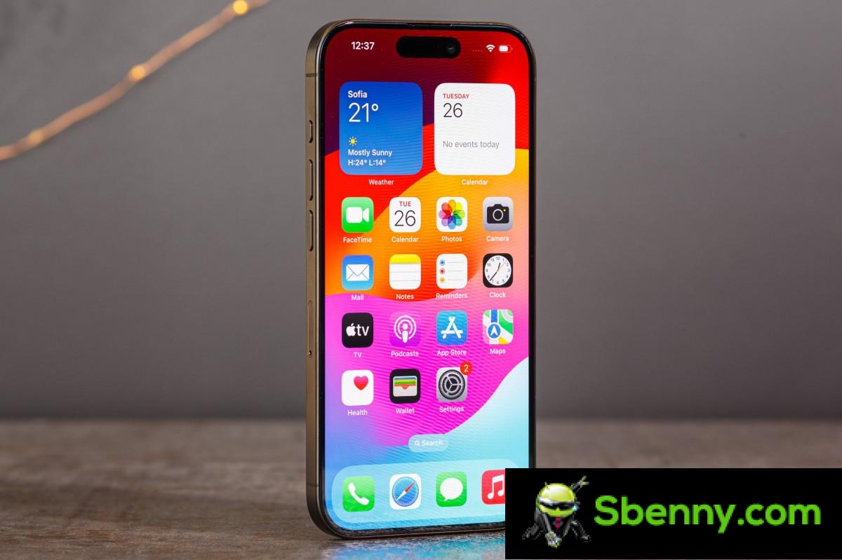 iOS 17.1.1 fixes wireless charging issues, watchOS 10.1.1 fixes Apple Watch battery drain