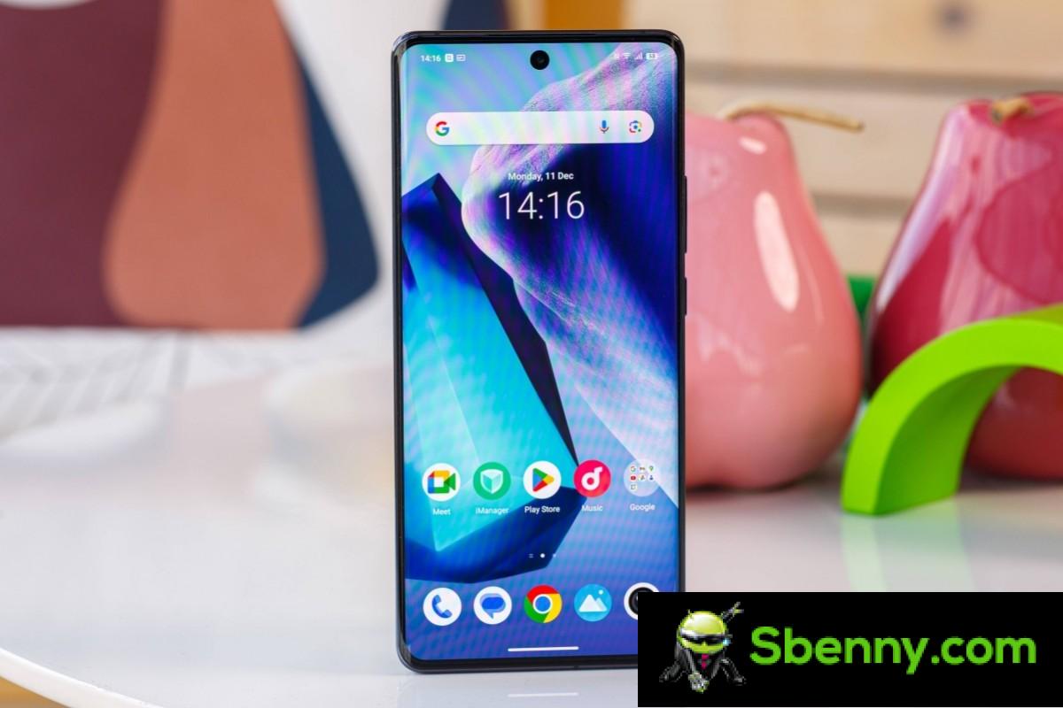 BOE 8T LTPO OLED panel on the vivo X100 Pro