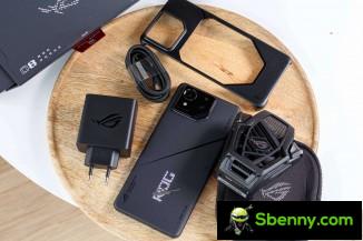 The ROG Phone 8 Pro comes with an AeroActive Cooler