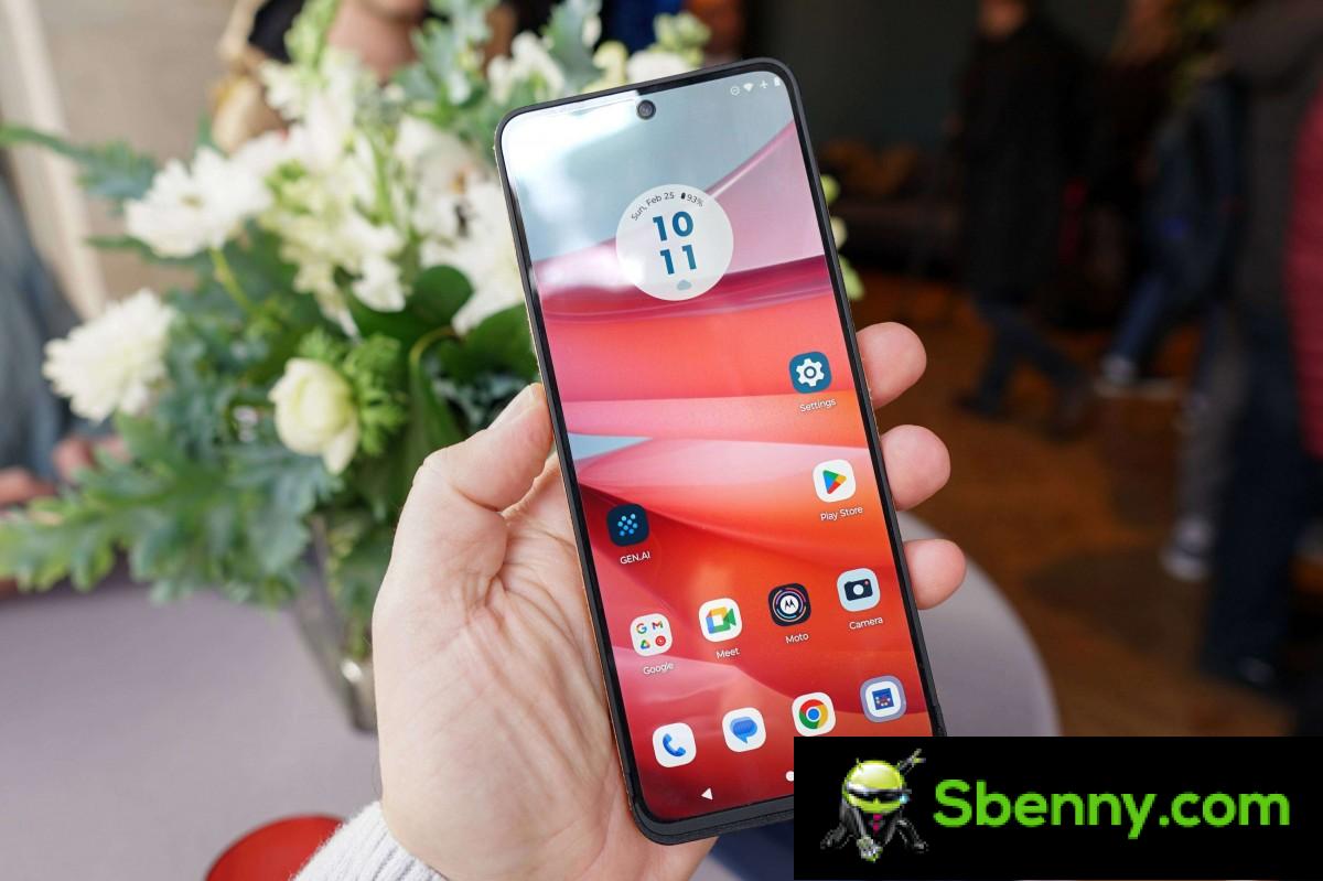 Practical test of the Motorola Adaptive Display Concept at MWC 2024