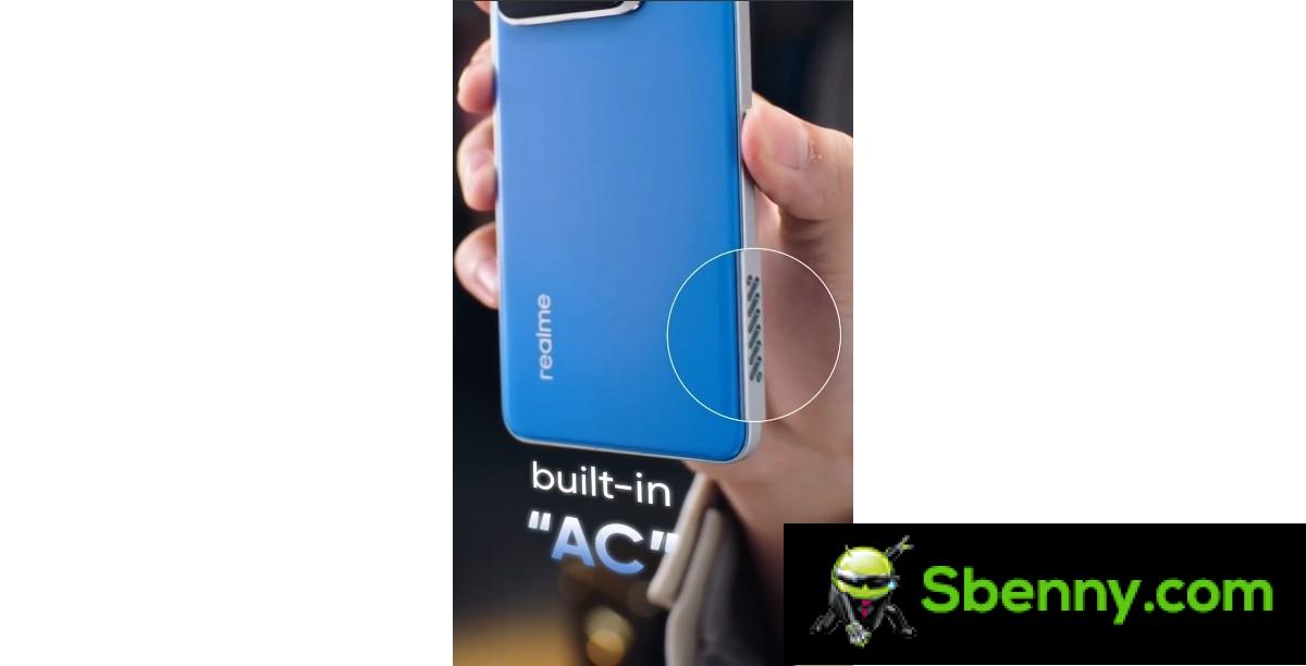 The 10,000 mAh battery phone of Realme also has an integrated cooling fan