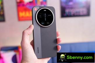 Leica's Xiaomi 17 Ultra in your hand