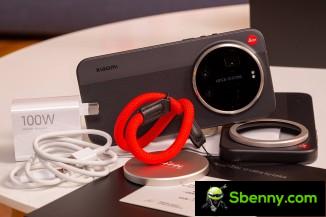 Unboxing of the Xiaomi 17 Ultra from Leica