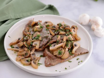Scaloppine with mushrooms: the trick to making them soft and creamy