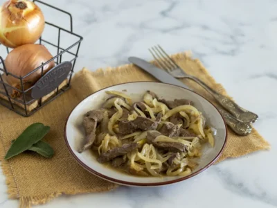 Venetian liver: how to make it soft and not bitter