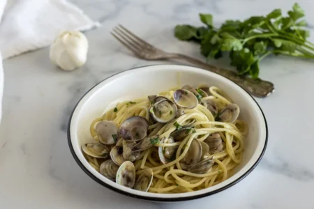 Spaghetti with clams: creamy and sand-free recipe