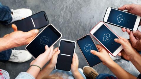 play video games with modest mobile phones