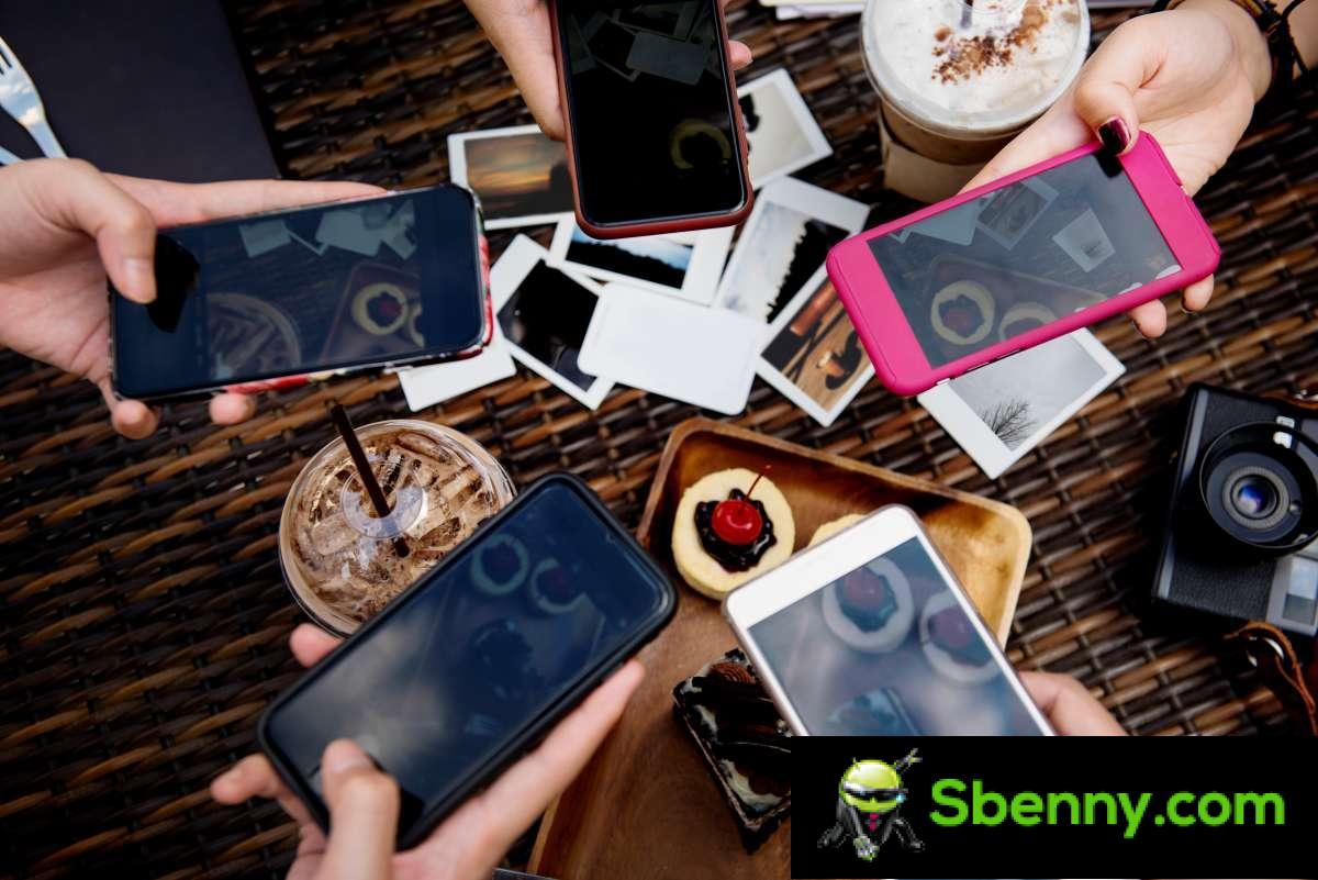 play video games with modest mobile phones